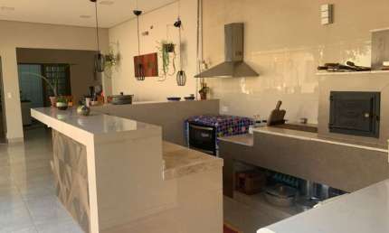 Casa de vila para venda com 2 quartos, sendo 2 suítes, 170m²