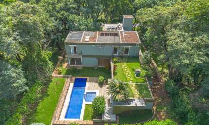 Casa no condomínio Condomínio Fazenda Serrazul para venda com 4 quartos, sendo 2 suítes, 520m²