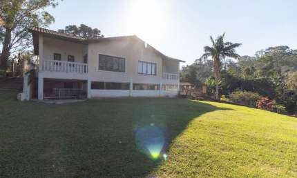 Casa tipo para venda com 6 quartos, sendo 6 suítes, 450m²