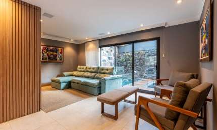 Sobrado para venda com 3 quartos, sendo 2 suítes, 381m²