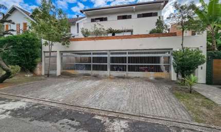 Casa tipo para venda com 3 quartos, sendo 3 suítes, 700m²