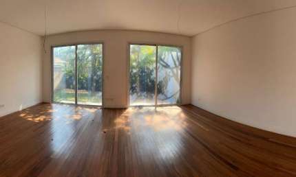 Casa em condomínio para venda com 4 quartos, sendo 4 suítes, 320m²