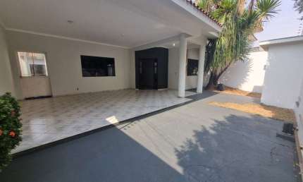 Casa de vila para venda com 3 quartos, sendo 1 suíte, 208m²