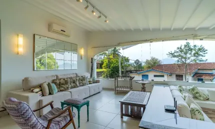 Casa em condomínio para venda com 3 quartos, sendo 1 suíte, 178m²