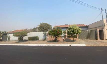 Casa tipo para venda com 2 quartos, sendo 1 suíte, 360m²