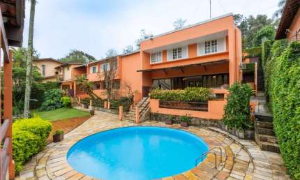 Casa tipo para venda em Granja Viana com 5 quartos, sendo 2 suítes, 380m²