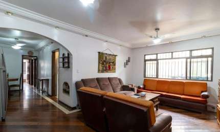 Casa tipo para venda com 3 quartos, sendo 1 suíte, 320m²