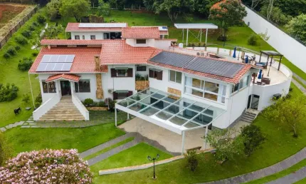 Casa no condomínio Condominio Jardim das Palmeiras para venda em Jardim das Palmeiras com 5 quartos, sendo 5 suítes, 680m²