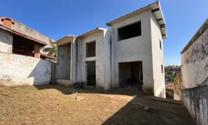 Sobrado para venda com 2 quartos, sendo 2 suítes, 231m²