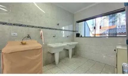 Sobrado para venda com 5 quartos, sendo 4 suítes, 540m²