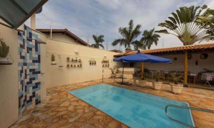 Casa tipo para venda com 3 quartos, sendo 1 suíte, 400m²