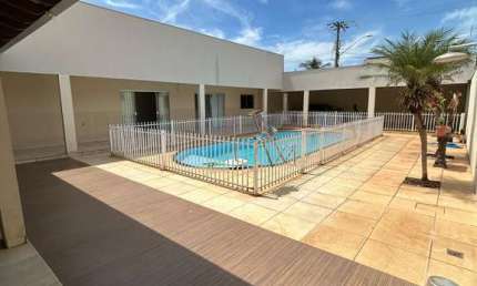 Casa tipo para venda com 5 quartos, sendo 5 suítes, 300m²