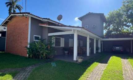 Casa tipo para venda com 5 quartos, sendo 4 suítes, 236m²