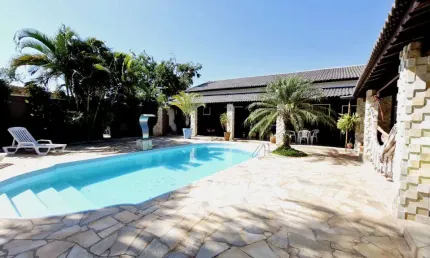 Casa tipo para venda com 4 quartos, sendo 1 suíte, 285m²
