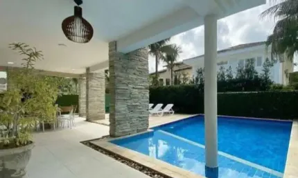 Casa em condomínio para venda com 4 quartos, sendo 2 suítes, 290m²