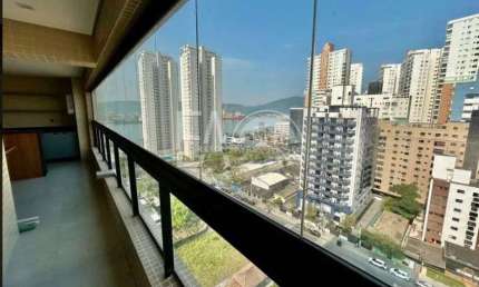 Imóvel para venda possui 650 metros quadrados com 2 quartos em Ponta da Praia - Santos - SP