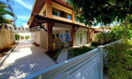 Casa à venda em Condomínio Fechado 403,00 m2 terreno 390,00 m2 área construída com 4 quartos em Piatã
