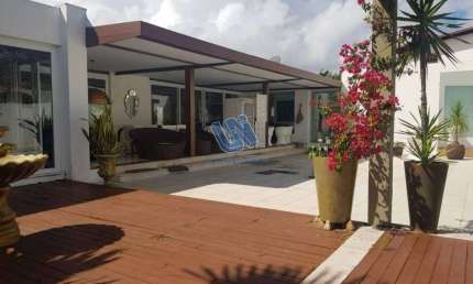 Maravilhosa Casa com Quatro Suítes Decorada e Mobiliada com terreno de 971,40 m2 em Villas do Atlântico