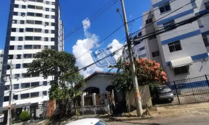 Casa frente de Rua com 4 quartos sendo 2 suítes 382m2 de terreno no Candeal
