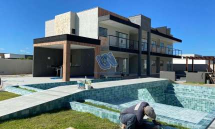 Casa em condomínio fechado 2/4, sendo uma suite em Barra do Jacuípe
