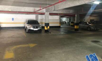 Estacionamento 150 Vagas com 6.430m2. Loja com 450m2. Possibilidade p/ Clinica, Loja etc.