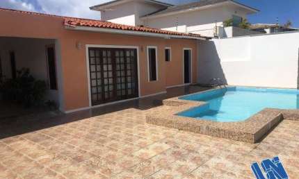 Casa em condomínio fechado 3 suítes sendo 1 suite 200m2 em Piatã