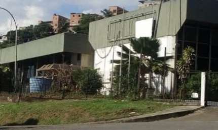 Imóvel comercial na Avenida Barros Reis 3.500m2 de construção e 7.017m2 de terreno