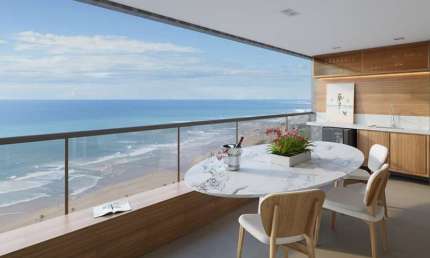 Apartamento três suítes, nascente frente mar em Jaguaribe com maravilhosa vista mar, andar super alto 02 vagas