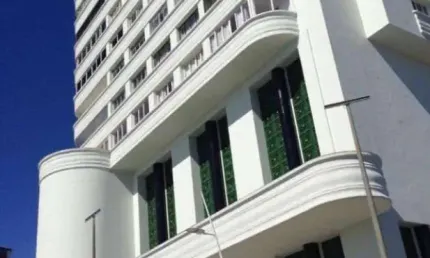 Apartamento na Barra com 2 suites 120m2 de frente para o Farol