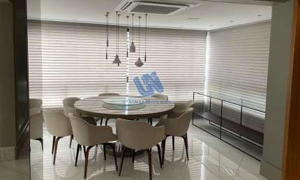 Apartamento finamente decorado e mobiliado com  4 suítes com 300,00m² no Horto Florestal