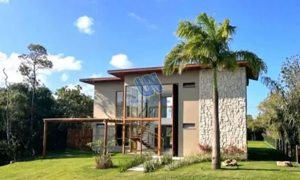 Casa duplex em condomínio na praia do forte com 400m2 de área construída e 800m2 de terreno