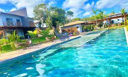 Casa duplex em condominio com 3 quartos sendo 2 Suítes mobiliada com 300m2 em Praia do Forte