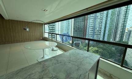 Torre Barcelona 3 suítes sendo 1 suíte master com closet na Vitoria com 180m2