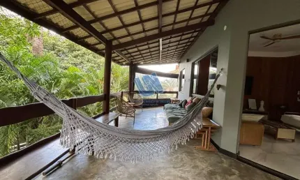 Casa moderna e bem localizada em Patamares/Colina B1