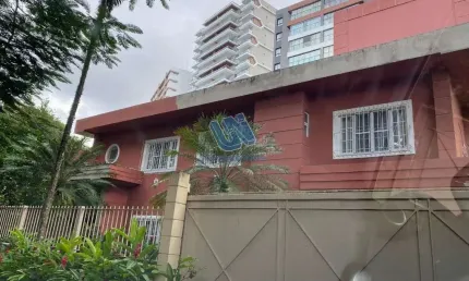 Casa com 5 quartos suítes com 429m2 de área construída no horto florestal