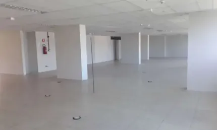 Sala comercial com 1.000,00 m2 (duas lages inteira) na Tancredo Neves