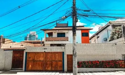 Casa com 4 Suítes sendo 2 Suítes com closet 332m2 de area construida no Itaigara