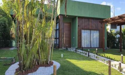 Casa em condominio com 6 Suites 400m2 em Itacimirim