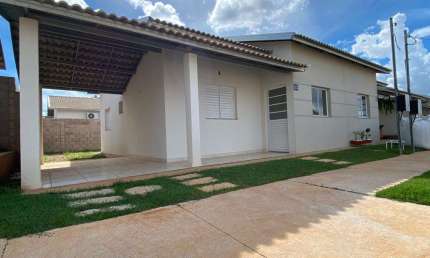 Casa em condomínio fechado com 2 quartos à venda na P, 5, Parque Atalaia, Cuiabá por R$ 290.000