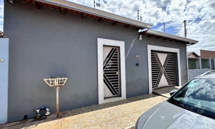 Casa com 3 quartos à venda na das Dálias, 7, Cristo Rei, Várzea Grande por R$ 450.000