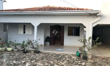 Casa com 3 quartos à venda na Livino Albano, 4, Jardim Costa Verde, Várzea Grande por R$ 450.000