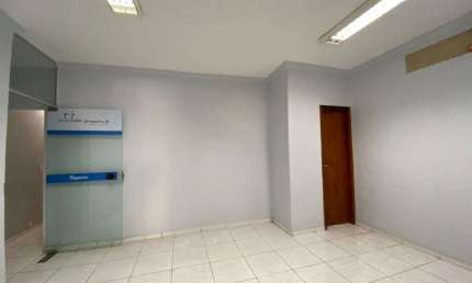 Sala comercial para alugar na Couto Magalhães, 1668, Centro Norte, Várzea Grande por R$ 2.000