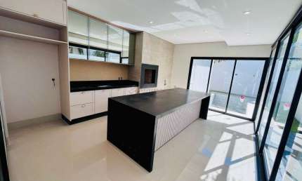 Casa em condomínio fechado com 3 quartos à venda na das Caviúnas, 225, Jardim Itália, Cuiabá por R$ 2.950.000