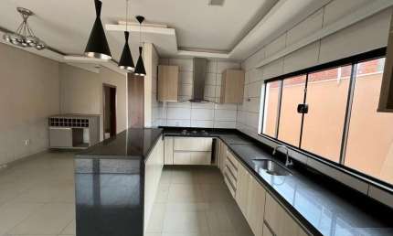 Casa com 4 quartos à venda na Rua 5, 16, Jardim Marajoara, Várzea Grande por R$ 750.000