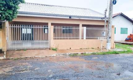 Casa em condomínio fechado com 3 quartos para alugar na Rodovia Palmiro Paes de Barros, 1500, Parque Georgia, Cuiabá por R$ 2.300