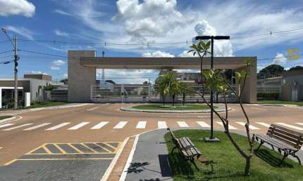 Casa em condomínio fechado com 3 quartos para alugar na J, 374, Parque Atalaia, Cuiabá por R$ 3.500
