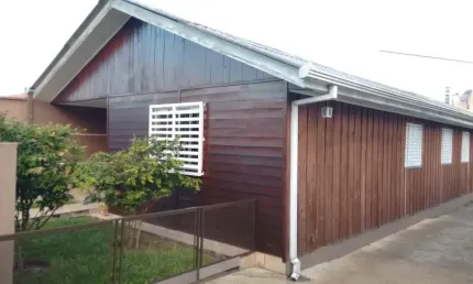 Oportunidade - imóvel no xaxim contendo três casas no terreno.