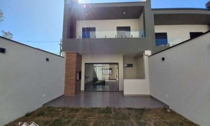 Lindo sobrado de 3 dormitórios, 2 vagas e área gourmet em Laranjeiras !