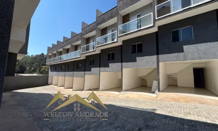 Sobrados novos dentro de condomínio Residencial Santo Antônio