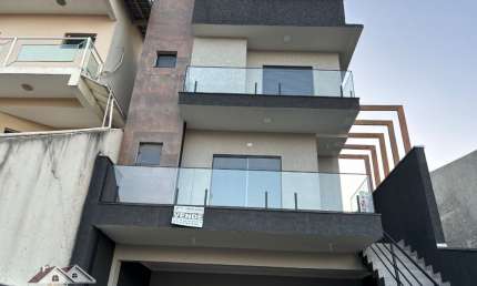 Lindo sobrado de 3 dormitórios e 4 vagas no Villa Verde!